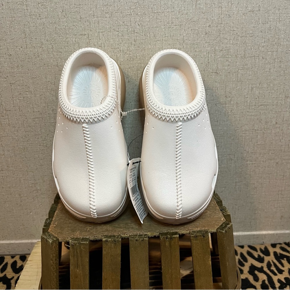 NWT Kids UGG White Tasman Sport